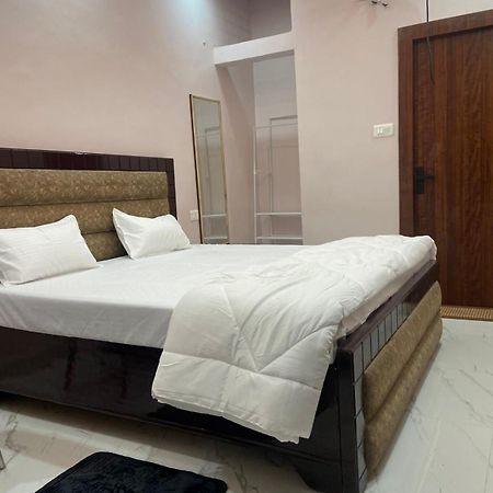 Hotel Nirmal Niwas Varanasi Esterno foto