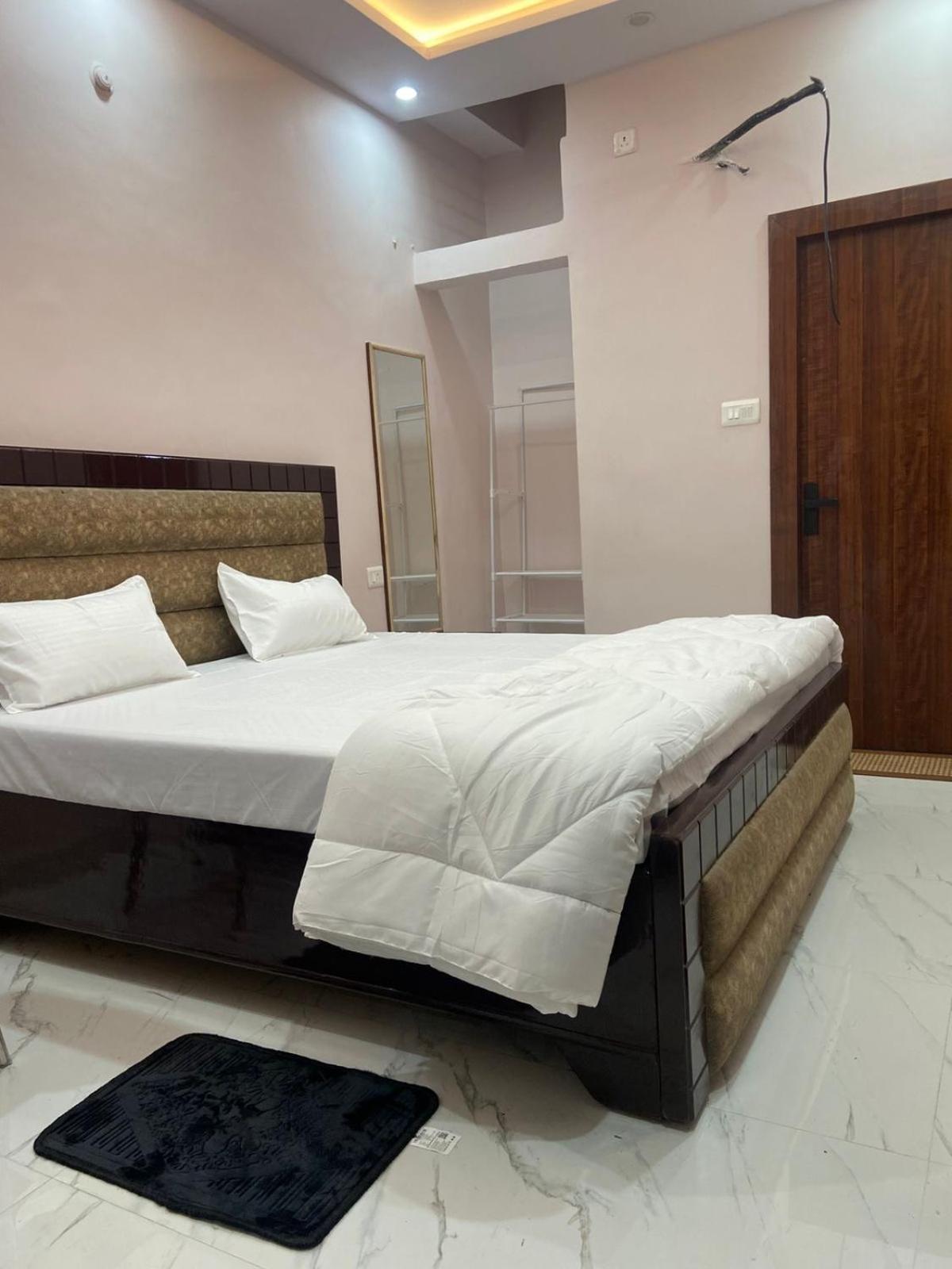 Hotel Nirmal Niwas Varanasi Esterno foto