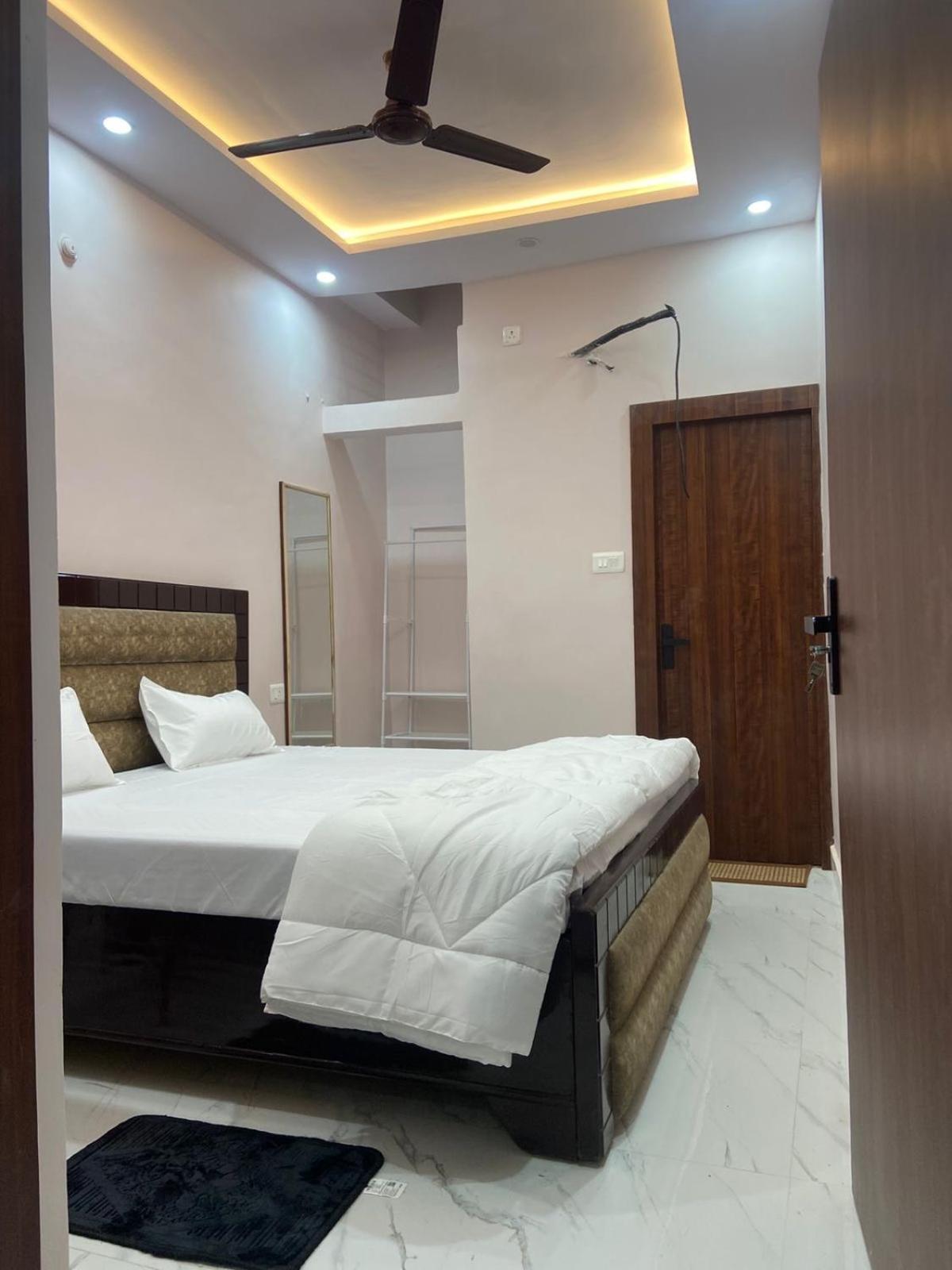 Hotel Nirmal Niwas Varanasi Esterno foto